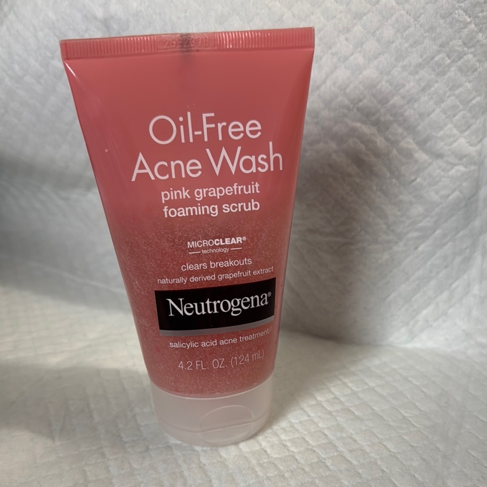 Neutrogena Pink Grapefruit Foaming Scrub